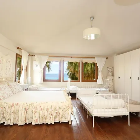 Mare Blu - Beachfront, Panoramic View, Garden *